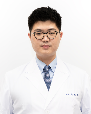 진료수의사 : 이한준