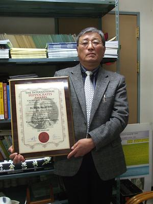 김덕환 교수님 케임브리지 국제인명센터(IBC) 국제 의학분야 히포크라테스상 수상
